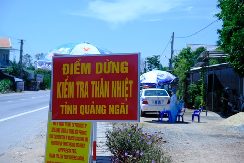 Chốt kiểm tra y tế vào cửa ngõ Quảng Ngãi phòng chống COVID-19 hoạt động trở lại - Ảnh 4. Chốt kiểm tra y tế vào cửa ngõ Quảng Ngãi phòng chống COVID-19 hoạt động trở lại - Ảnh 4.