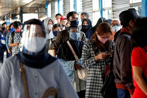 Indonesia vượt 100.000 ca nhiễm sau 1 tháng thiết lập bình thường mới - Ảnh 1. Indonesia vượt 100.000 ca nhiễm sau 1 tháng thiết lập bình thường mới - Ảnh 1.