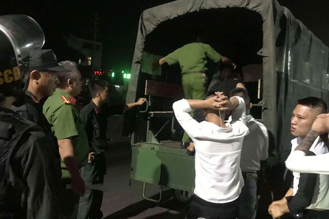 Bắt tạm giam cả chủ lẫn quản lý quán bar Romance vì chứa chấp khách chơi ma túy - Ảnh 2. Bắt tạm giam cả chủ lẫn quản lý quán bar Romance vì chứa chấp khách chơi ma túy - Ảnh 2.
