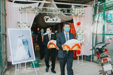 Đám cưới ở Quảng Ngãi, hai họ cùng đeo khẩu trang, không mời tiệc - Ảnh 3. Đám cưới ở Quảng Ngãi, hai họ cùng đeo khẩu trang, không mời tiệc - Ảnh 3.