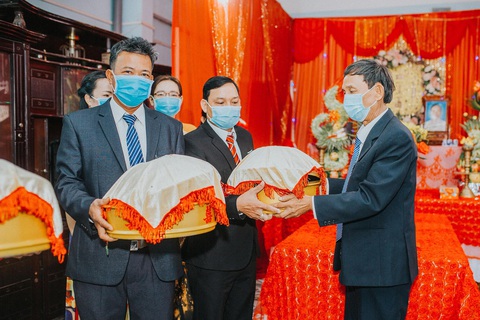 Đám cưới ở Quảng Ngãi, hai họ cùng đeo khẩu trang, không mời tiệc - Ảnh 1. Đám cưới ở Quảng Ngãi, hai họ cùng đeo khẩu trang, không mời tiệc - Ảnh 1.
