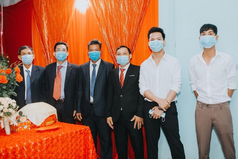 Đám cưới ở Quảng Ngãi, hai họ cùng đeo khẩu trang, không mời tiệc - Ảnh 4. Đám cưới ở Quảng Ngãi, hai họ cùng đeo khẩu trang, không mời tiệc - Ảnh 4.