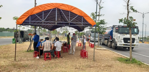 Quảng Nam lập 4 chốt kiểm soát ở các tuyến đường để chống dịch COVID-19 - Ảnh 1. Quảng Nam lập 4 chốt kiểm soát ở các tuyến đường để chống dịch COVID-19 - Ảnh 1.