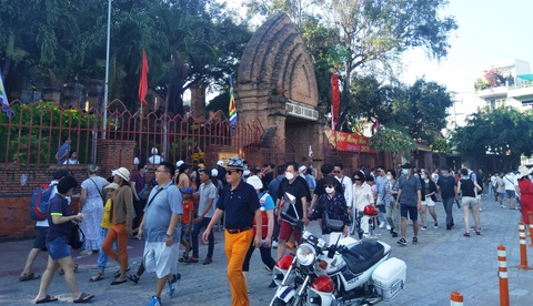Phát hiện thêm 4 người Trung Quốc ở bất hợp pháp tại Nha Trang - Ảnh 1. Phát hiện thêm 4 người Trung Quốc ở bất hợp pháp tại Nha Trang - Ảnh 1.