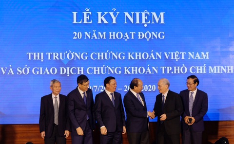 Chuyện chưa kể 20 năm thị trường chứng khoán Việt Nam - Kỳ 1: Xây móng chợ tiền - Ảnh 2. Chuyện chưa kể 20 năm thị trường chứng khoán Việt Nam - Kỳ 1: Xây móng chợ tiền - Ảnh 2.