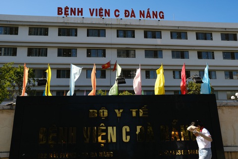 Bác sĩ Bệnh viện C Đà Nẵng hát trấn an bệnh nhân đang cách ly: Chúng ta sẽ thắng - Ảnh 2. Bác sĩ Bệnh viện C Đà Nẵng hát trấn an bệnh nhân đang cách ly: Chúng ta sẽ thắng - Ảnh 2.