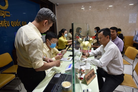 Giá vàng thế giới bốc hơi hơn 40 USD/ounce trong vài phút - Ảnh 1. Giá vàng thế giới bốc hơi hơn 40 USD/ounce trong vài phút - Ảnh 1.