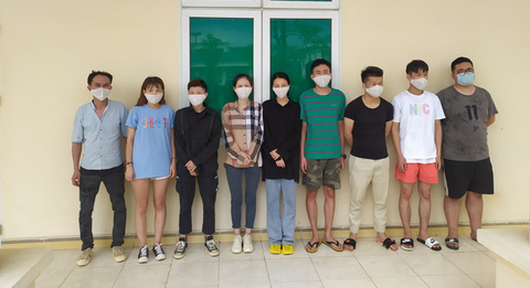 2 phụ nữ Việt đưa 9 người Trung Quốc nhập cảnh trái phép - Ảnh 2. 2 phụ nữ Việt đưa 9 người Trung Quốc nhập cảnh trái phép - Ảnh 2.