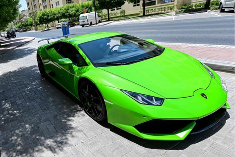 Đối mặt 70 năm tù vì lấy tiền vay cứu trợ COVID-19 mua siêu xe Lamborghini - Ảnh 1. Đối mặt 70 năm tù vì lấy tiền vay cứu trợ COVID-19 mua siêu xe Lamborghini - Ảnh 1.