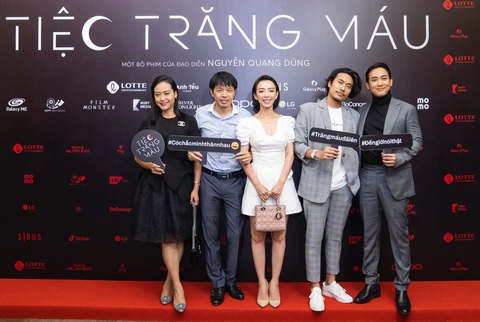 Tung trích đoạn hấp dẫn, Tiệc trăng máu đối đầu trực diện bom tấn Mỹ - Ảnh 1. Tung trích đoạn hấp dẫn, Tiệc trăng máu đối đầu trực diện bom tấn Mỹ - Ảnh 1.