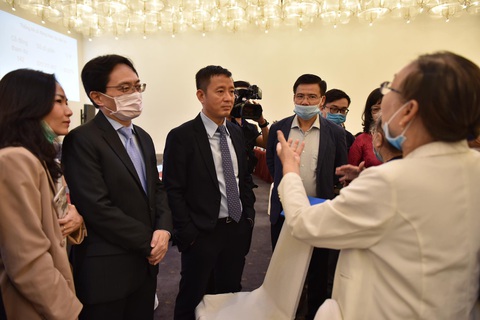Eximbank lại hoãn đại hội cổ đông thường niên lần 2, cổ đông bức xúc - Ảnh 2. Eximbank lại hoãn đại hội cổ đông thường niên lần 2, cổ đông bức xúc - Ảnh 2.