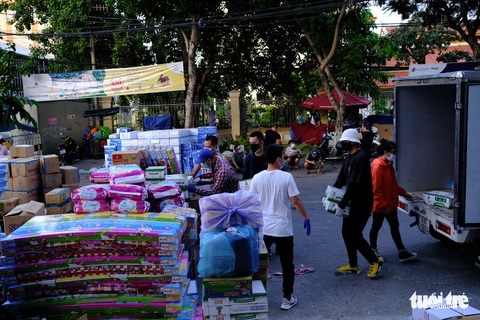 Rụng tim trước ‘núi’ hàng gửi cho y bác sĩ tuyến đầu ở Đà Nẵng - Ảnh 3. Rụng tim trước ‘núi’ hàng gửi cho y bác sĩ tuyến đầu ở Đà Nẵng - Ảnh 3.