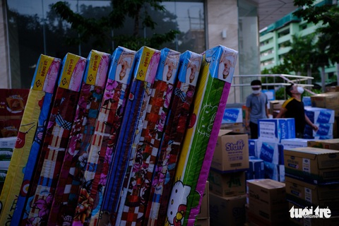 Rụng tim trước ‘núi’ hàng gửi cho y bác sĩ tuyến đầu ở Đà Nẵng - Ảnh 9. Rụng tim trước ‘núi’ hàng gửi cho y bác sĩ tuyến đầu ở Đà Nẵng - Ảnh 9.