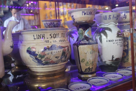 Hàng nghìn món đồ xưa, cổ vật phủ kín ngôi nhà 2 tầng ở Cần Thơ - Ảnh 11. Hàng nghìn món đồ xưa, cổ vật phủ kín ngôi nhà 2 tầng ở Cần Thơ - Ảnh 11.
