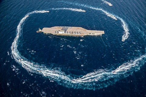 Iran dùng chiến thuật bầy sói hạ gục tàu sân bay Mỹ dễ như bỡn - Ảnh 1. Iran dùng chiến thuật bầy sói hạ gục tàu sân bay Mỹ dễ như bỡn - Ảnh 1.