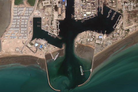 Iran dùng chiến thuật bầy sói hạ gục tàu sân bay Mỹ dễ như bỡn - Ảnh 8. Iran dùng chiến thuật bầy sói hạ gục tàu sân bay Mỹ dễ như bỡn - Ảnh 8.