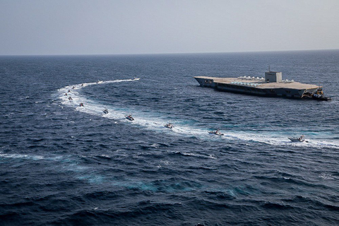 Iran dùng chiến thuật bầy sói hạ gục tàu sân bay Mỹ dễ như bỡn - Ảnh 5. Iran dùng chiến thuật bầy sói hạ gục tàu sân bay Mỹ dễ như bỡn - Ảnh 5.