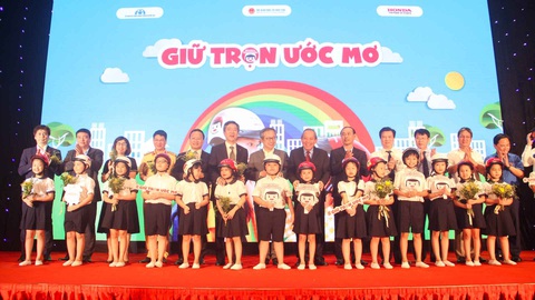 Tặng 2 triệu mũ bảo hiểm cho học sinh lớp 1 năm học 2020-2021 - Ảnh 2. Tặng 2 triệu mũ bảo hiểm cho học sinh lớp 1 năm học 2020-2021 - Ảnh 2.