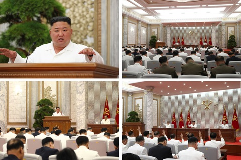 Ông Kim Jong Un tái xuất sau 3 tuần, chỉ đạo cuộc họp chống dịch COVID-19 - Ảnh 2. Ông Kim Jong Un tái xuất sau 3 tuần, chỉ đạo cuộc họp chống dịch COVID-19 - Ảnh 2.