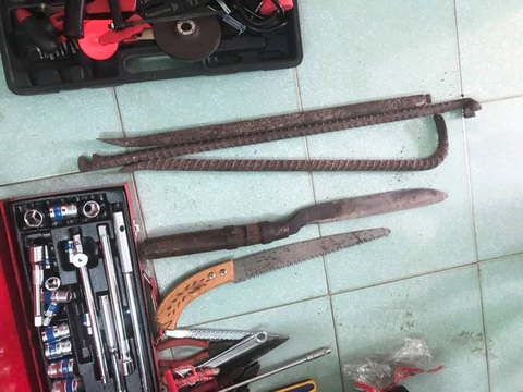 Bị bắt vì cạy két sắt văn phòng công chứng lấy 3,7 tỉ đồng, lại ‘lòi’ thêm vụ trộm tiền tỉ - Ảnh 4. Bị bắt vì cạy két sắt văn phòng công chứng lấy 3,7 tỉ đồng, lại ‘lòi’ thêm vụ trộm tiền tỉ - Ảnh 4.