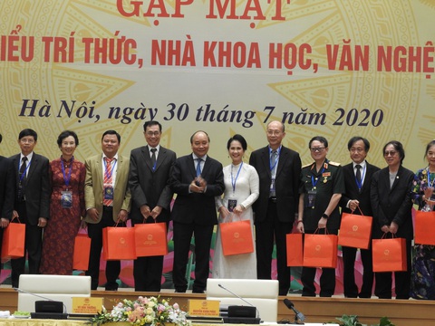 Không phần thưởng nào quý giá với trí thức, văn nghệ sĩ bằng tự do sáng tạo - Ảnh 2. Không phần thưởng nào quý giá với trí thức, văn nghệ sĩ bằng tự do sáng tạo - Ảnh 2.