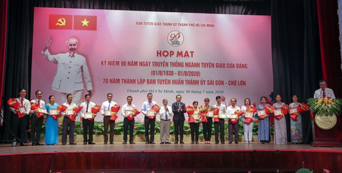 Công tác tuyên giáo đi trước một bước với những vấn đề của người dân - Ảnh 5. Công tác tuyên giáo đi trước một bước với những vấn đề của người dân - Ảnh 5.