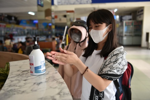 Về từ vùng dịch, cần làm gì khi chưa được xét nghiệm? - Ảnh 1. Về từ vùng dịch, cần làm gì khi chưa được xét nghiệm? - Ảnh 1.
