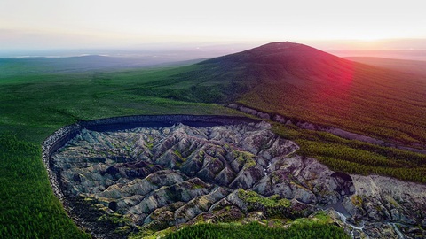 Cổng địa ngục ở Siberia ngày càng mở rộng đáng báo động - Ảnh 1. Cổng địa ngục ở Siberia ngày càng mở rộng đáng báo động - Ảnh 1.