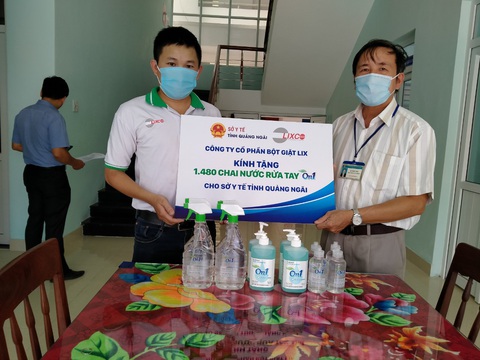 Tiếp sức hơn 2.000 lít dung dịch rửa tay On1 đến Đà Nẵng, Quảng Nam, Quảng Ngãi - Ảnh 2. Tiếp sức hơn 2.000 lít dung dịch rửa tay On1 đến Đà Nẵng, Quảng Nam, Quảng Ngãi - Ảnh 2.