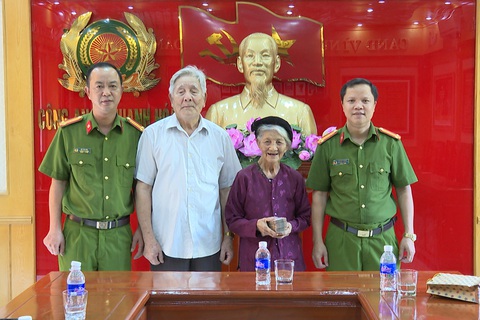 Bày trò trúng số để trộm tài sản người cao tuổi - Ảnh 2. Bày trò trúng số để trộm tài sản người cao tuổi - Ảnh 2.