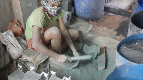 Trẻ em thế giới đang nhiễm độc chì nhiều và nghiêm trọng chưa từng có - Ảnh 1. Trẻ em thế giới đang nhiễm độc chì nhiều và nghiêm trọng chưa từng có - Ảnh 1.