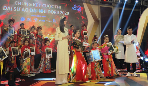 Cô bé 6 tuổi đăng quang Đại sứ Áo dài nhí 2020 - Ảnh 1. Cô bé 6 tuổi đăng quang Đại sứ Áo dài nhí 2020 - Ảnh 1.