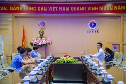 Tiếp sức y - bác sĩ tuyến đầu chống COVID-19, Ecopark trao 3 tỉ đồng cho Bệnh viện C Đà Nẵng - Ảnh 1. Tiếp sức y - bác sĩ tuyến đầu chống COVID-19, Ecopark trao 3 tỉ đồng cho Bệnh viện C Đà Nẵng - Ảnh 1.