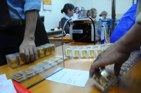 Vàng miếng 57,9 triệu đồng/lượng, vàng nhẫn hụt hơi - Ảnh 1. Vàng miếng 57,9 triệu đồng/lượng, vàng nhẫn hụt hơi - Ảnh 1.
