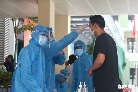 Thủ tướng: TP.HCM chưa nên giãn cách xã hội, đồng ý đưa 400 người kẹt ở Đà Nẵng về địa phương - Ảnh 3. Thủ tướng: TP.HCM chưa nên giãn cách xã hội, đồng ý đưa 400 người kẹt ở Đà Nẵng về địa phương - Ảnh 3.