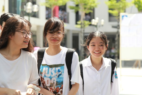Hà Nội: Trường THPT đầu tiên công bố điểm chuẩn vào lớp 10 - Ảnh 1. Hà Nội: Trường THPT đầu tiên công bố điểm chuẩn vào lớp 10 - Ảnh 1.