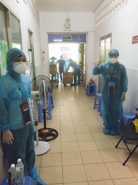 Y bác sĩ trong bệnh viện phong tỏa: Chúng tôi đang tạo thành một khối - Ảnh 5. Y bác sĩ trong bệnh viện phong tỏa: Chúng tôi đang tạo thành một khối - Ảnh 5.