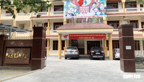 Khởi tố 4 bị can vụ xây biệt thự chuồng bò với giá 236 triệu đồng/cái - Ảnh 1. Khởi tố 4 bị can vụ xây biệt thự chuồng bò với giá 236 triệu đồng/cái - Ảnh 1.