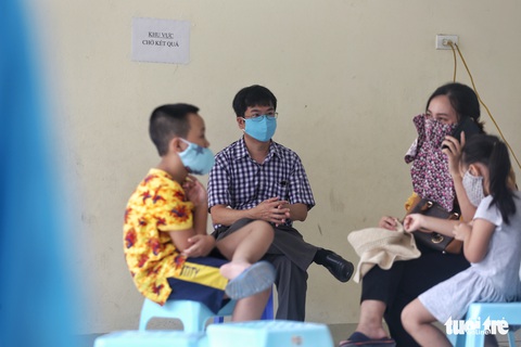 Hà Nội xét nghiệm nhanh COVID-19 cho người trở về từ Đà Nẵng, Quảng Nam - Ảnh 8. Hà Nội xét nghiệm nhanh COVID-19 cho người trở về từ Đà Nẵng, Quảng Nam - Ảnh 8.