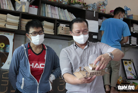 Thức đêm làm thuyền mô hình tặng bệnh nhi ung thư - Ảnh 9. Thức đêm làm thuyền mô hình tặng bệnh nhi ung thư - Ảnh 9.