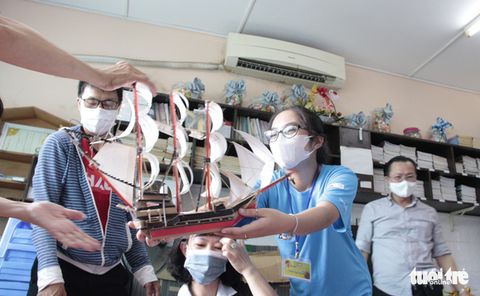 Thức đêm làm thuyền mô hình tặng bệnh nhi ung thư - Ảnh 10. Thức đêm làm thuyền mô hình tặng bệnh nhi ung thư - Ảnh 10.