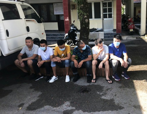 Thưởng hai phụ nữ nhanh trí báo tin 6 người Trung Quốc nhập cảnh trái phép - Ảnh 2. Thưởng hai phụ nữ nhanh trí báo tin 6 người Trung Quốc nhập cảnh trái phép - Ảnh 2.