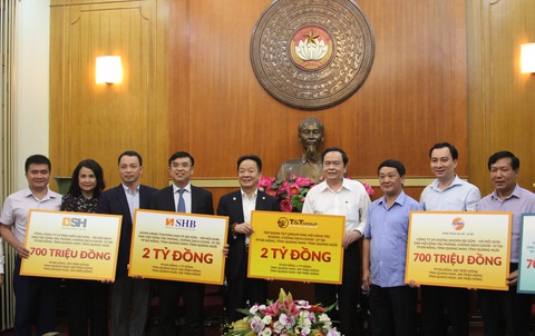 Bảo hiểm BSH ủng hộ 700 triệu đồng cho cuộc chiến chống COVID-19 tại miền Trung - Ảnh 2. Bảo hiểm BSH ủng hộ 700 triệu đồng cho cuộc chiến chống COVID-19 tại miền Trung - Ảnh 2.