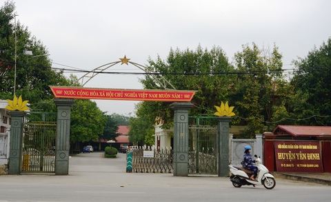 Cách chức nguyên bí thư, nguyên phó bí thư huyện vì món nợ hơn 50 tỉ của huyện - Ảnh 2. Cách chức nguyên bí thư, nguyên phó bí thư huyện vì món nợ hơn 50 tỉ của huyện - Ảnh 2.