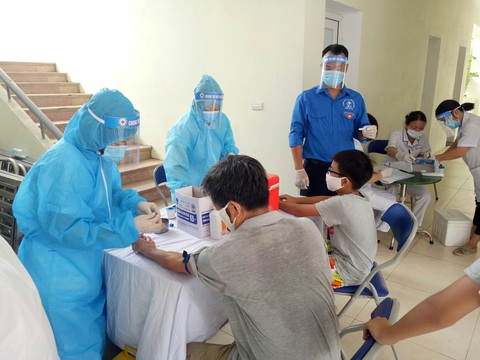 Hà Nội: Đưa đoàn viên, thanh niên hỗ trợ xét nghiệm nhanh COVID-19 - Ảnh 2. Hà Nội: Đưa đoàn viên, thanh niên hỗ trợ xét nghiệm nhanh COVID-19 - Ảnh 2.