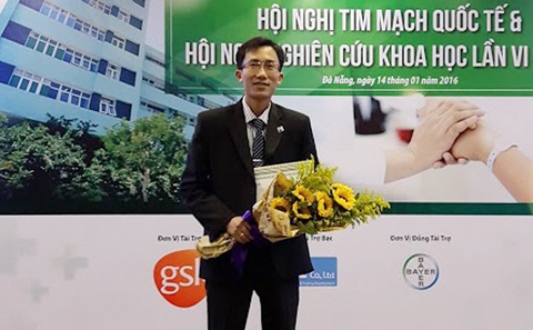 Nỗ lực học tập không ngừng vì sức khỏe người bệnh - Ảnh 1. Nỗ lực học tập không ngừng vì sức khỏe người bệnh - Ảnh 1.