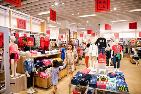 Hàng trăm thương hiệu quốc tế giảm giá sâu đến 100% - Ảnh 1. Hàng trăm thương hiệu quốc tế giảm giá sâu đến 100% - Ảnh 1.