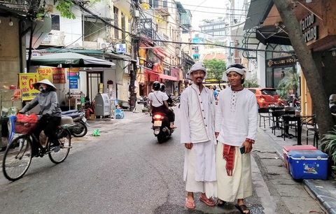 Người giỏi đi hết thì ai ở lại xây dựng quê hương - Ảnh 1. Người giỏi đi hết thì ai ở lại xây dựng quê hương - Ảnh 1.