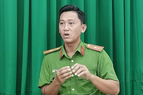 Nếu tôi bỏ cuộc, con người bất hạnh kia mãi mãi nằm lại dưới hang sâu - Ảnh 1. Nếu tôi bỏ cuộc, con người bất hạnh kia mãi mãi nằm lại dưới hang sâu - Ảnh 1.