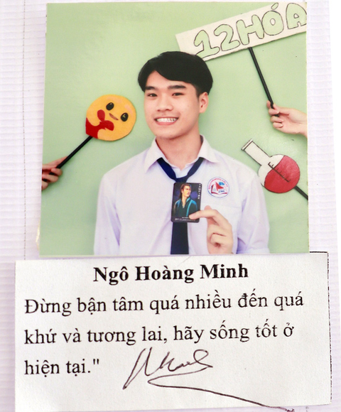 Kỷ yếu chụp như ảnh thẻ vẫn nhận ngàn tim vì các câu nói dễ thương - Ảnh 1. Kỷ yếu chụp như ảnh thẻ vẫn nhận ngàn tim vì các câu nói dễ thương - Ảnh 1.